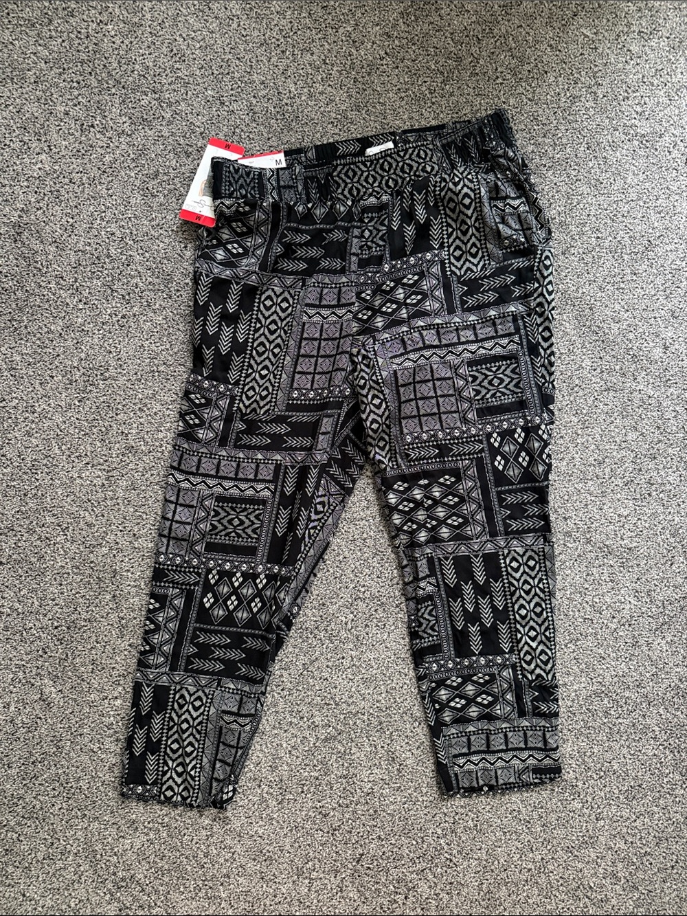Jessica Simpson Black & white Patterned Cropped Pants